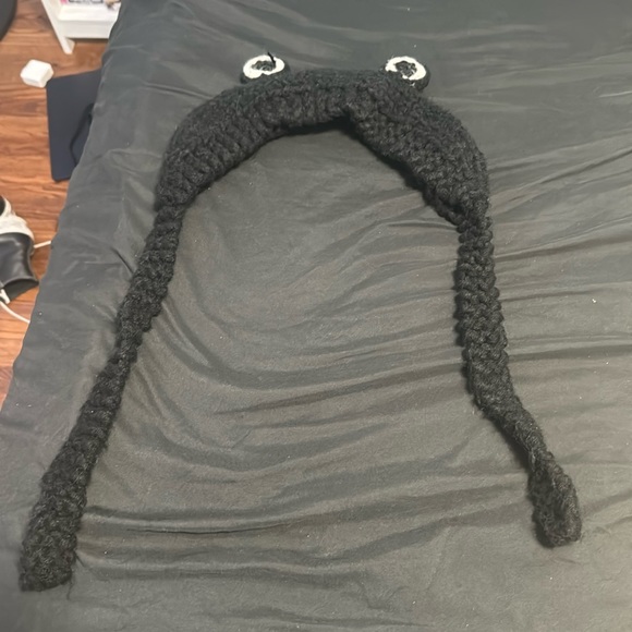 Black frog hat - Picture 1 of 2